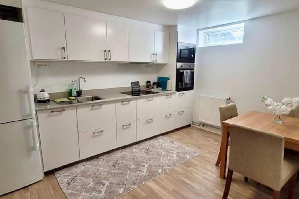 Elegant & Cozy Flat Near Volvo Leilighet